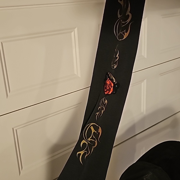 Tight dark grey long sleeve with rose pattern. - Picture 2 of 4